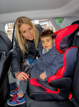 kindersitz-im-auto