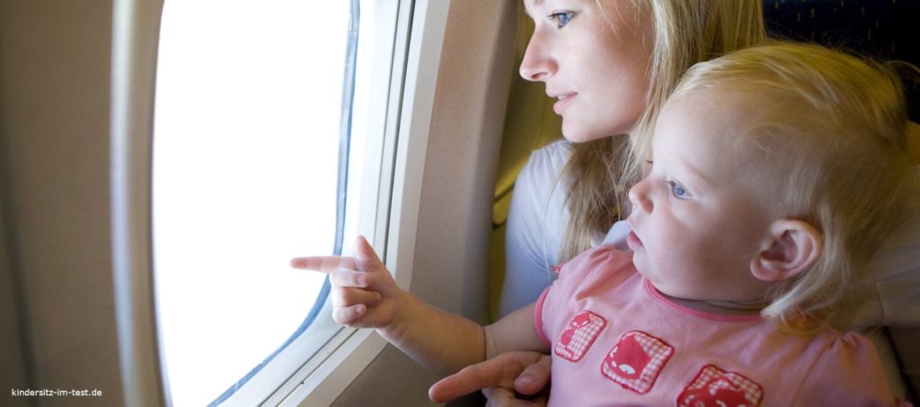 Kindersitz im Flugzeug 